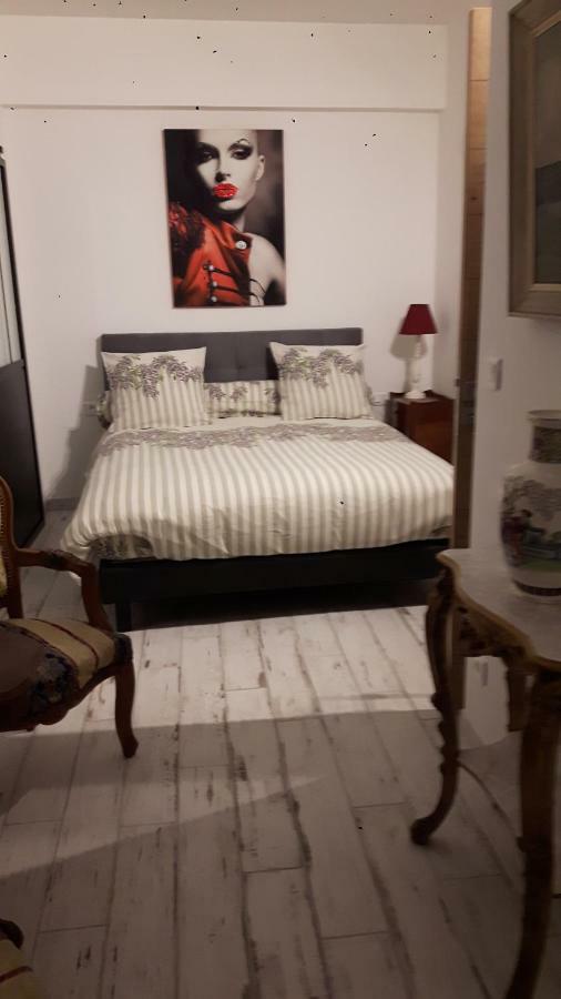 La Longere Des Glycines Bed & Breakfast Egligny Exterior foto